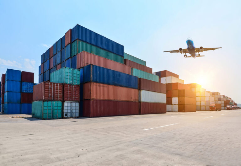 Exportwirtschaft schöpft Hoffnung 2 industrial port container yard scaled