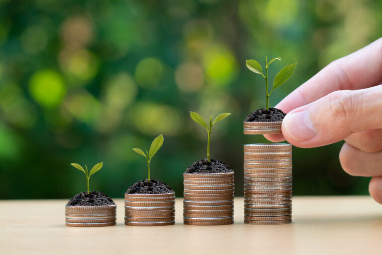 Jeder zweite Deutsche möchte lieber nachhaltig anlegen 1 saving money concept hand putting coins with plant 2024 12 01 21 52 35 utc scaled